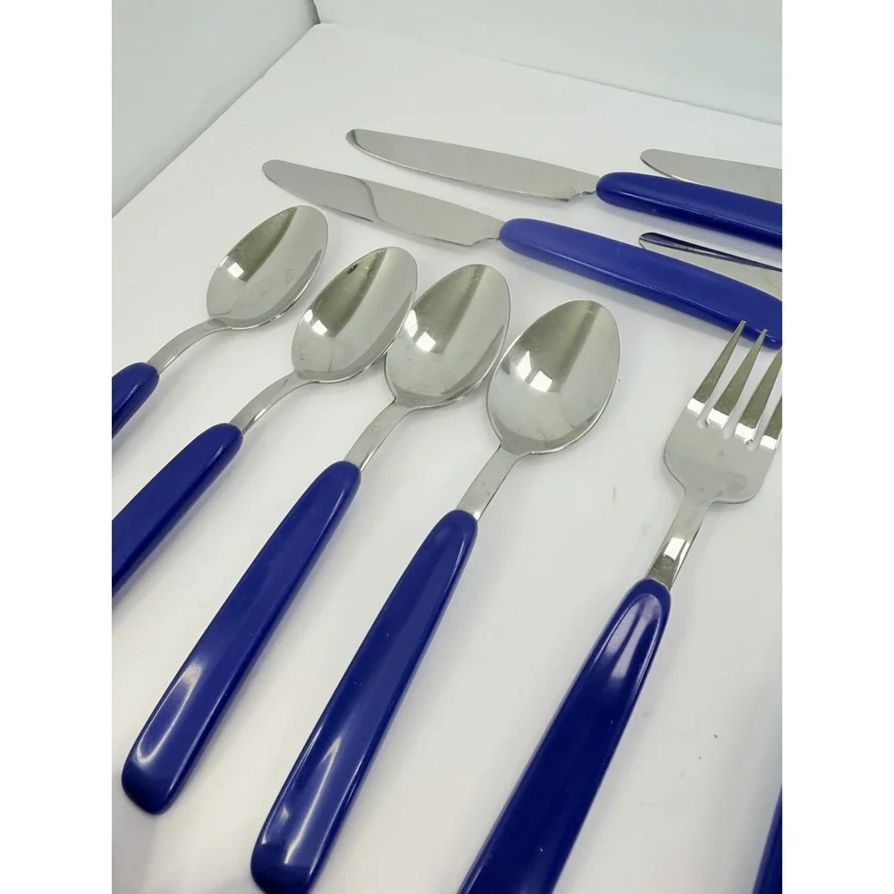 Oneida Vintage Flatware Set Blue Plastic Handles 20 Pieces 4 Place Settings